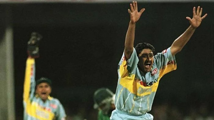 এক ক্যালেন্ডার বছরে ODIতে সর্বোচ্চ উইকেটশিকারি