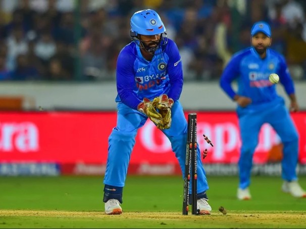 এশিয়া কাপ T20 তে সর্বোচ্চ ডিসমিসাল
